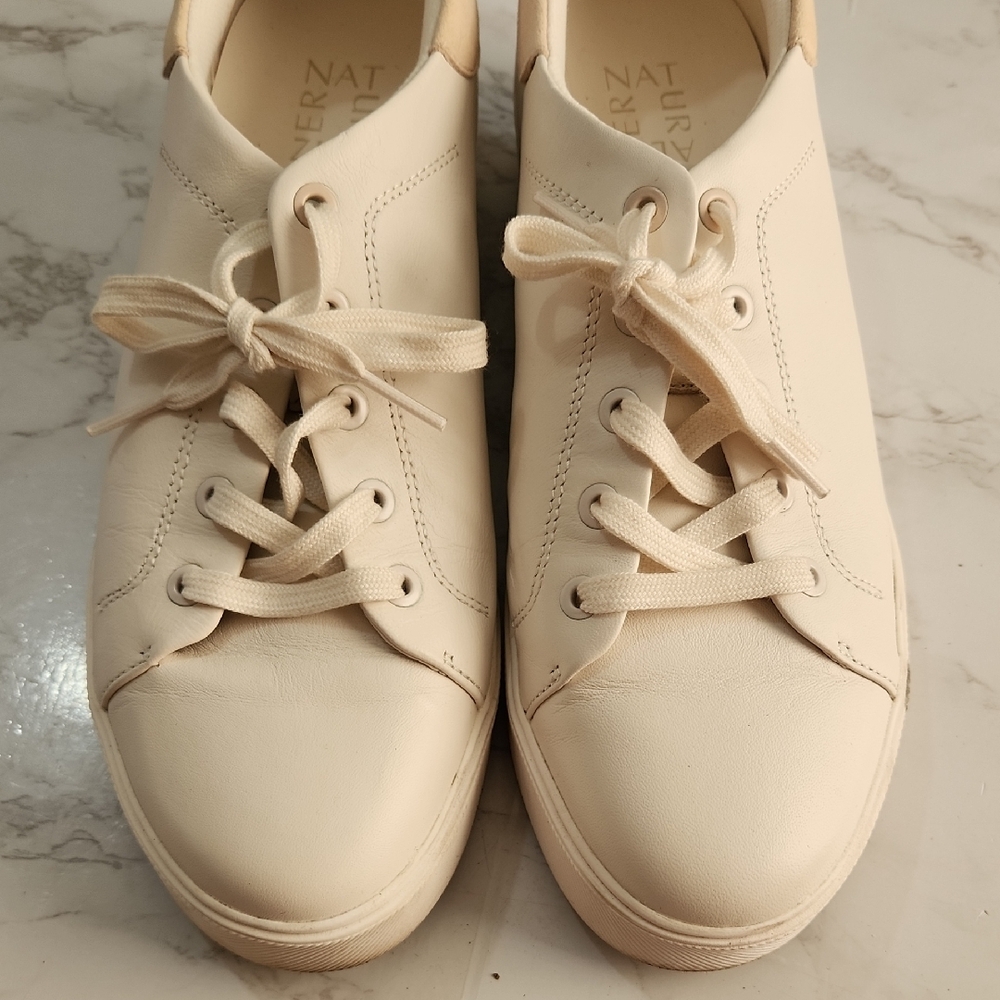 Naturalizer Cream Lace-Up Sneakers